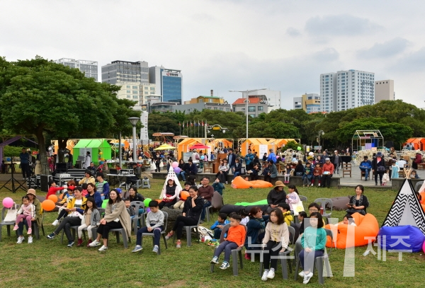 2018제주독서문화대전이 14일 자녀와 함께 행복을 차는 축제로 성공적으로 마무리됐다.