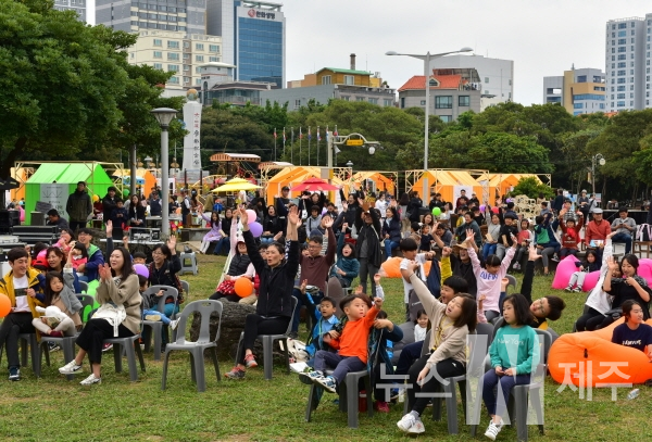 2018제주독서문화대전이 14일 자녀와 함께 행복을 차는 축제로 성공적으로 마무리됐다.