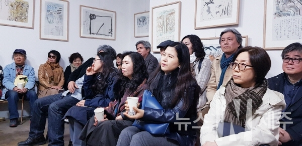 황학주(64) 이제하(81)작가가 시와 그림으로 제주를 노래하는 시화전이 11일부터 오는 30일까지 성산포에 있는 갤러리 Z에서 열리며 이날 오후 5시 오프닝 행사를 개최했다.