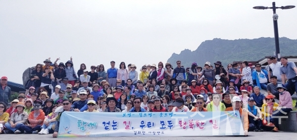 김희현사랑모임밴드(밴드지기 김용식)가 개설 5주년을 맞아 지난 15일 단합대회를 위한 나들이에 나섰다.