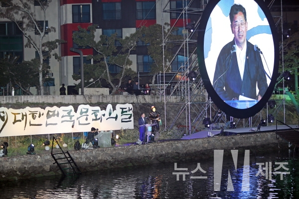 문화체육관광부 박양우 장관은 19일 제주 산지천에서 개최된 '문화의 달' 제주 기념행사에 참석했다.