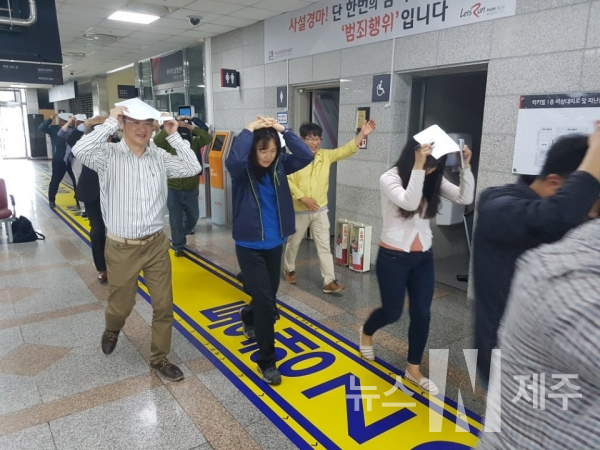 한국마사회 렛츠런파크 제주(본부장 송철희)는 오는 31일부터 오는 11월1일까지 렛츠런파크 제주 직원 및 협력사 100여명이 참여가는 '2019년 재난대응 안전한국훈련'을 실시한다.
