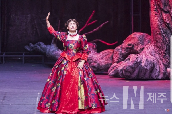 오페라 ‘마리아 스투아르다’가  22일부터 24일까지 서울 예술의전당 오페라극장에서 국내 초연으로 올려졌다.