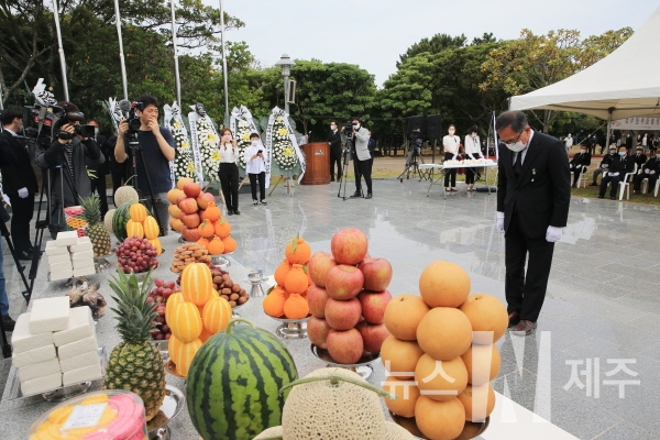 65회 현충일 추념식이 6일 오전 10시 제주시 신산공원 내 6·25 참전기념탑 앞에서 열렸다.