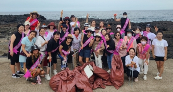 국제로타리 3662지구 제주솜다리로타리클럽(회장 오은영)은 지난 21일  섬속의 섬 우도를 방문해 해안정화 활동을 펼쳤다