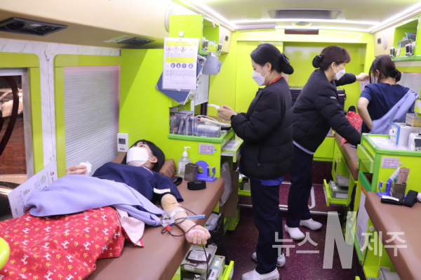 한국건강관리협회제주특별자치도지부(본부장 정문휴, 이하 ‘건협제주’)는 2일(금) 동절기 혈액 수급 안정을 위한 헌혈을 실시했다