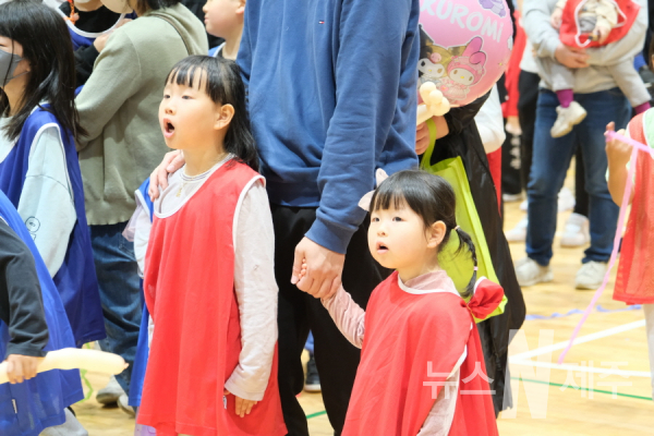 성산읍주민자치위원회(위원장 고봉석)는 5일 어린이날을 맞아 오전 10시부터 오후 1시까지 성산중학교 체육관에서 '2023년 성산어린이 큰 잔치'를 개최했다.