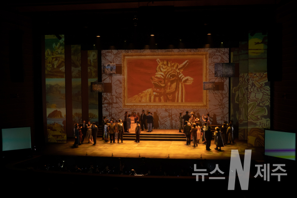 제주의 대표적인 창작오페라 '이중섭' 공연이 오는 10월 6일(금) 19시 30분과 7일(토) 17시 총 2회에 걸쳐 서귀포예술의전당 대극장에서 개최된다.