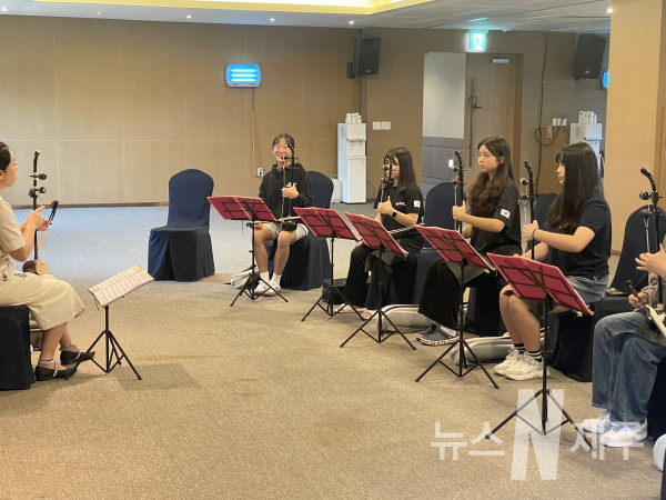 효돈중학교(교장 송미혜)는 지난 9월 23일(토)부터 24일(일)까지 금호리조트에서 1박 2일 국악 오케스트라 캠프를 운영했다
