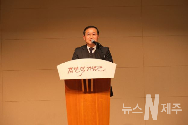한국에이즈퇴치연맹 제주도지회(회장 김순택)는 1일 창립 21주년 기념식 및 청소년글짓기 시상식을 가졌다.
