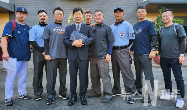 '제1회 베트남 내셔널컵 야구대회'에 참가한 한국 심판진들과 함께 2022년 8월달에