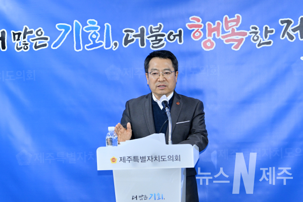 제주특별자치도의회 환경도시위원회 위원장인 송창권의원