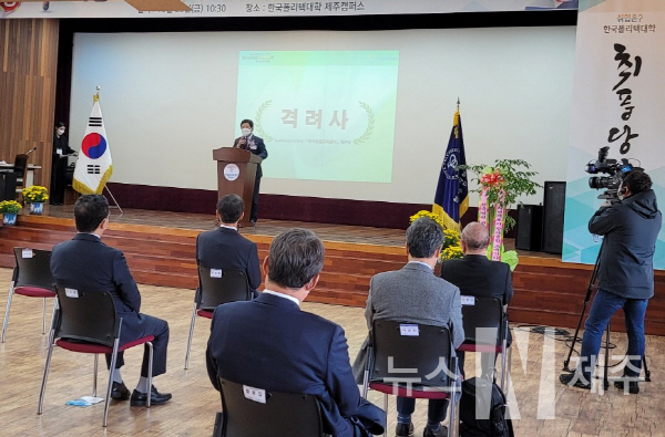 이석행 한국폴리텍대학 이사장은 23일 제주캠퍼스에서 열리는 ‘창의융합교육센터 러닝팩토리’ 개관식에 참석했다.