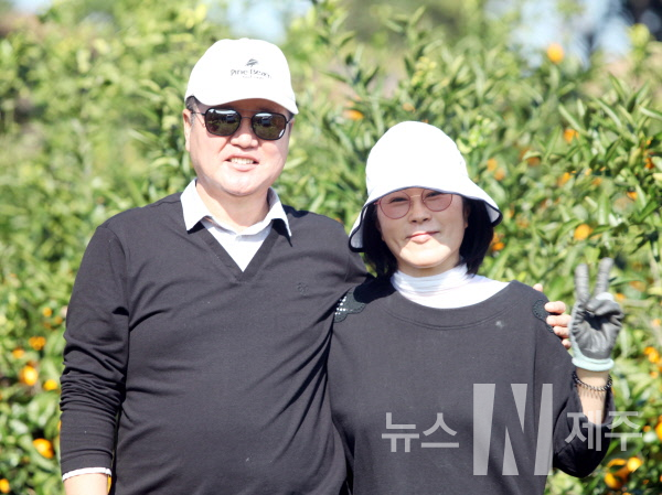 최근 김택남 회장과 아내의 모습