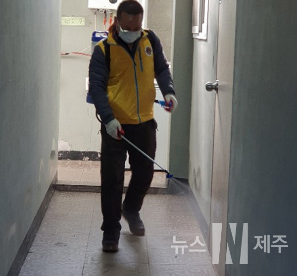 제주성산포LC, 독거노인 거주 아파트 청소봉사 활동