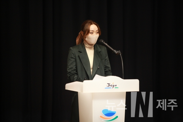 뉴스N제주가 주최한 2022년 ‘제3회 뉴스N제주 신춘문예’ 당선자에 대한 시상식이 22일 오후 2시 제주문학관 4층 대강당에서 성황리에 개최했다.