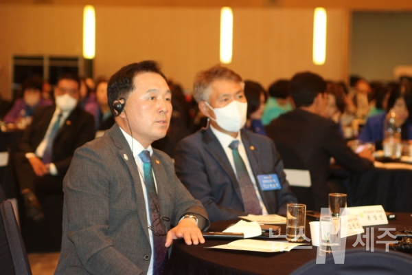 한국로타리는 제니퍼 존스 국제로타리 회장, 이언 라이즐리 로타리재단 이사장 등이 참석한 가운데 29일 오후1시 메종글래드 제주호텔에서 3662지구 합동동모임을 실시했다.
