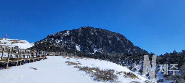 [포토]설명절 연휴 11일과 12일 한라산 윗세오름 산행 (사진=현상석 도민기자)