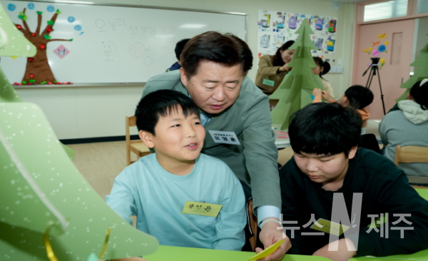제주도는 23일 서귀포시 동홍초등학교에서 전국 최초로 도입한 초등주말돌봄센터 ‘꿈낭’ 개소식을 개최했다.